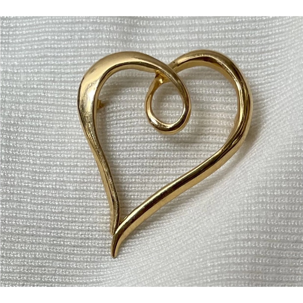 VINTAGE JEWELRY Gold Tone Sweet Simple Open Heart Loop Shaped LAPEL PIN BROOCH